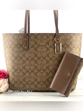 NWT COACH Signature Canvas Town Tote Bag & Long Wallet Signature Set